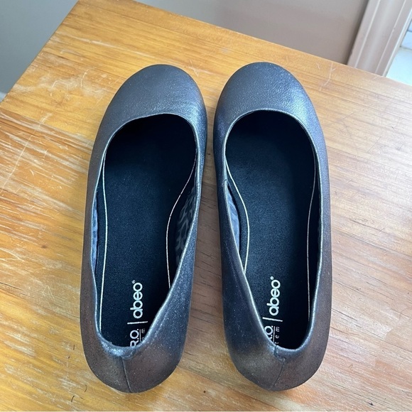 Abeo PRO Cambridge Round Toe Metallic Leather Flats - Picture 9 of 13